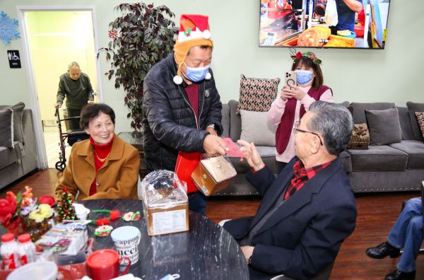 康泰长者中心2025圣诞节联欢会 热闹温馨