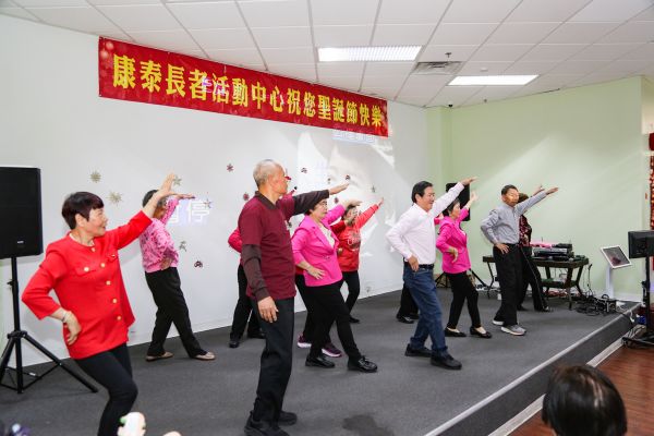 康泰长者中心2025圣诞节联欢会 热闹温馨