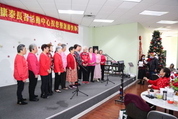 康泰长者中心2025圣诞节联欢会 热闹温馨
