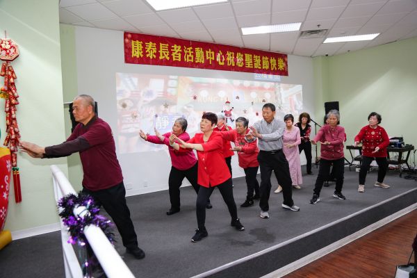康泰长者中心2025圣诞节联欢会 热闹温馨