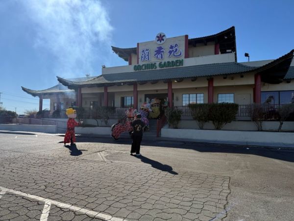 兰香苑海鲜大酒家舞狮献瑞 喜迎马年财运亨通