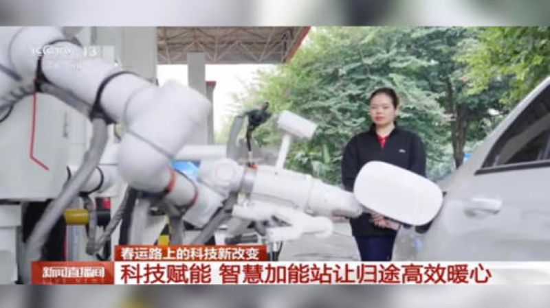 中國大陸機器人攻佔街頭 掃街、交管、加油一手包