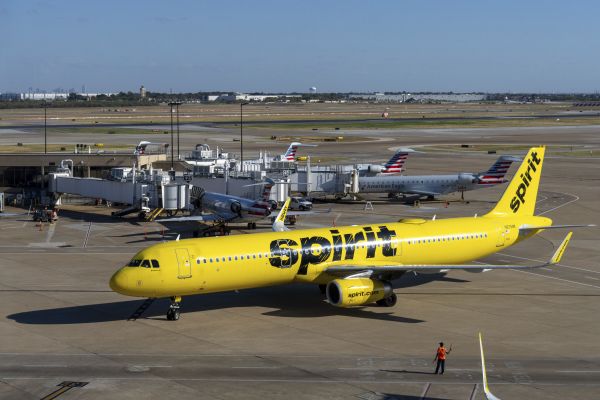廉航精神航空結束營運 美航空同業祭救援票接應