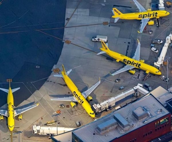 精神航空停業 維加斯機場裁員 999 人