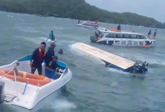 越南富国岛外海观光快艇翻覆 至少15人罹难