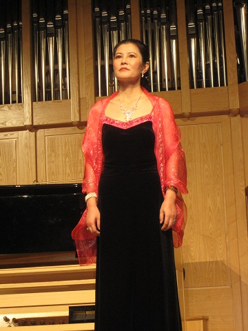 女中音歌唱家张雯在UNLV举行演唱会