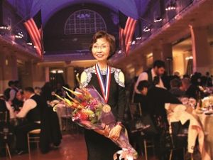 国泰银行曾翁若梅女士荣获2017年艾利斯岛杰出移民奖