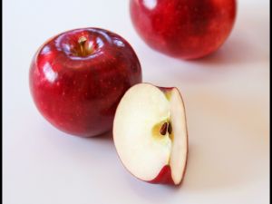 新品种苹果在美上市 甜脆多汁冰箱可存1年