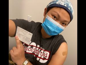 華裔專科醫師梁倪甄接種新冠疫苗經驗談