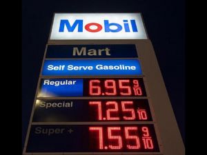 汽油价又飙升 内州每加仑近5美元 南加近8美元