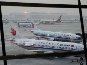 中国三大航空公司 年亏损均破百亿