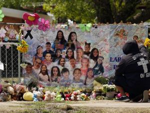 德州洛伯小學槍擊案致21師生身亡 將拆除