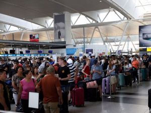 國慶週末第一天 全美機場取消逾600班機