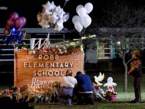 德州小學槍擊案21死 調查指錯失3機會釀成慘劇