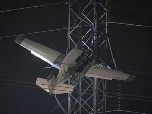 小飛機撞上高壓電纜2人受困 華府附近大停電