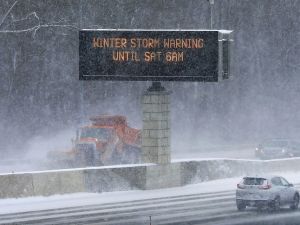 大雪影响 威斯康辛州85车连环大追撞近30伤