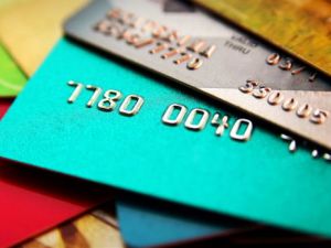 美國人信用卡債務創新高 達9860億美元