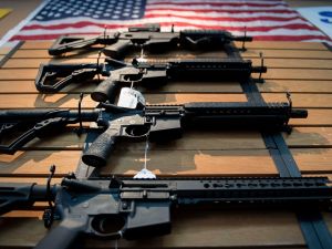 内州拟立法 购买攻击性武器年龄提至21 岁
