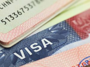 国务院宣布提高非移民签证申请费 