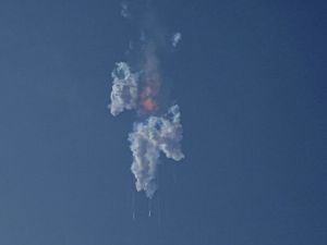 SpaceX星艦火箭升空後爆炸 德州發射場遭受重創