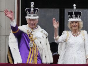 查尔斯三世抵西敏寺 英国举行1953年以来首场加冕礼