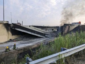 油罐车起火 I-95费城路段高架桥坍塌