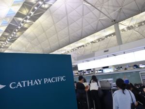 国泰航空香港飞洛杉矶班机中止起飞 11人受伤