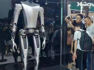 特斯拉機器人Optimus世界AI大會亮相