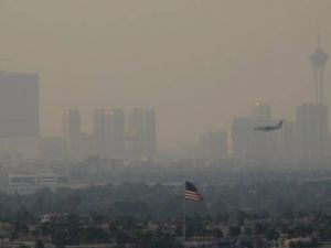拉斯維加斯遭煙霧籠罩 加州野火跨境惹的禍