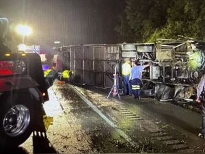 宾州传巴士与汽车相撞意外 3名乘客丧命