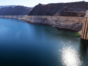 气温创新高 米德湖水位仍稳定上涨