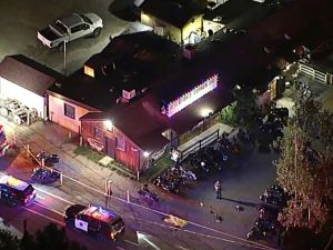 南加橘郡知名酒吧大规模枪击 4死6受伤