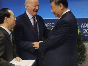 APEC峰会圆满落幕 拜登灿笑话别习近平