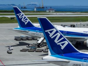 波音飞机又出状况 全日空737航程中「窗户裂了」