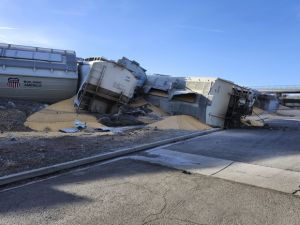 货运火车在内州脱轨 幸无伤亡