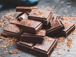 研究显示：吃适量巧克力有益健康