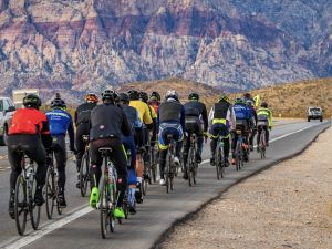 维加斯环法自行车赛 红岩峡谷、沙漠林周末封闭
