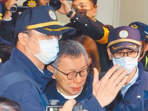 柯文哲出庭嚎啕大哭 怒罵檢察官不要臉