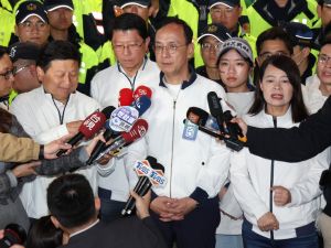 違反集會遊行法 朱立倫等3人到案說明