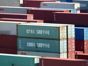 美宣布調降中國小額包裹關稅 120％→54％