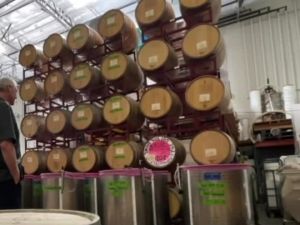 关税推高葡萄酒价格 酿酒商、顾客感压力