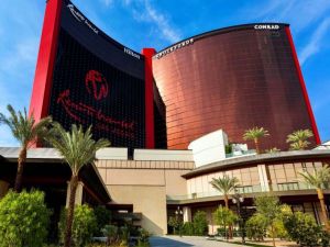 遊客起訴名勝世界 稱客房長黴致其患病