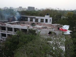 印航空难787撞医学院宿舍爆炸 5学生用餐遇死劫！