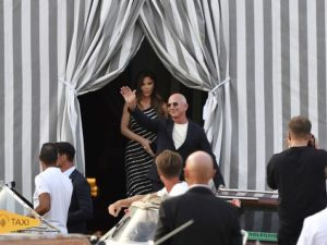 贝佐斯携新欢抵达威尼斯 世纪婚礼花费惊人