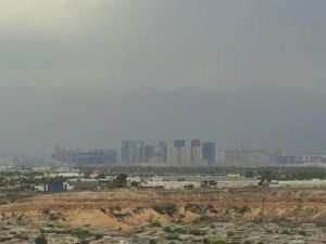 维加斯山谷沙尘雷暴 致数万户停电、航班延误和物业损失