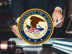 美司法部：对十类人员 优先撤销归化国籍