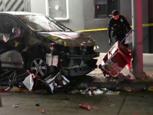洛杉磯汽車衝撞人群30傷7命危！