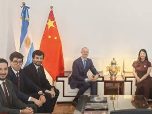 全球華人高爾夫球協會法律顧問葉丹萍律師訪問阿根廷駐華大使館