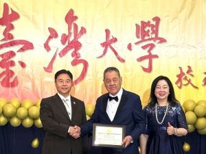 华裔企业家田文华长期捐奖学金助军人子弟上大学 获多位民选官员颁奖表扬