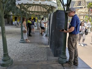 保全值勤酷热难耐 投诉公司违反防暑规定
